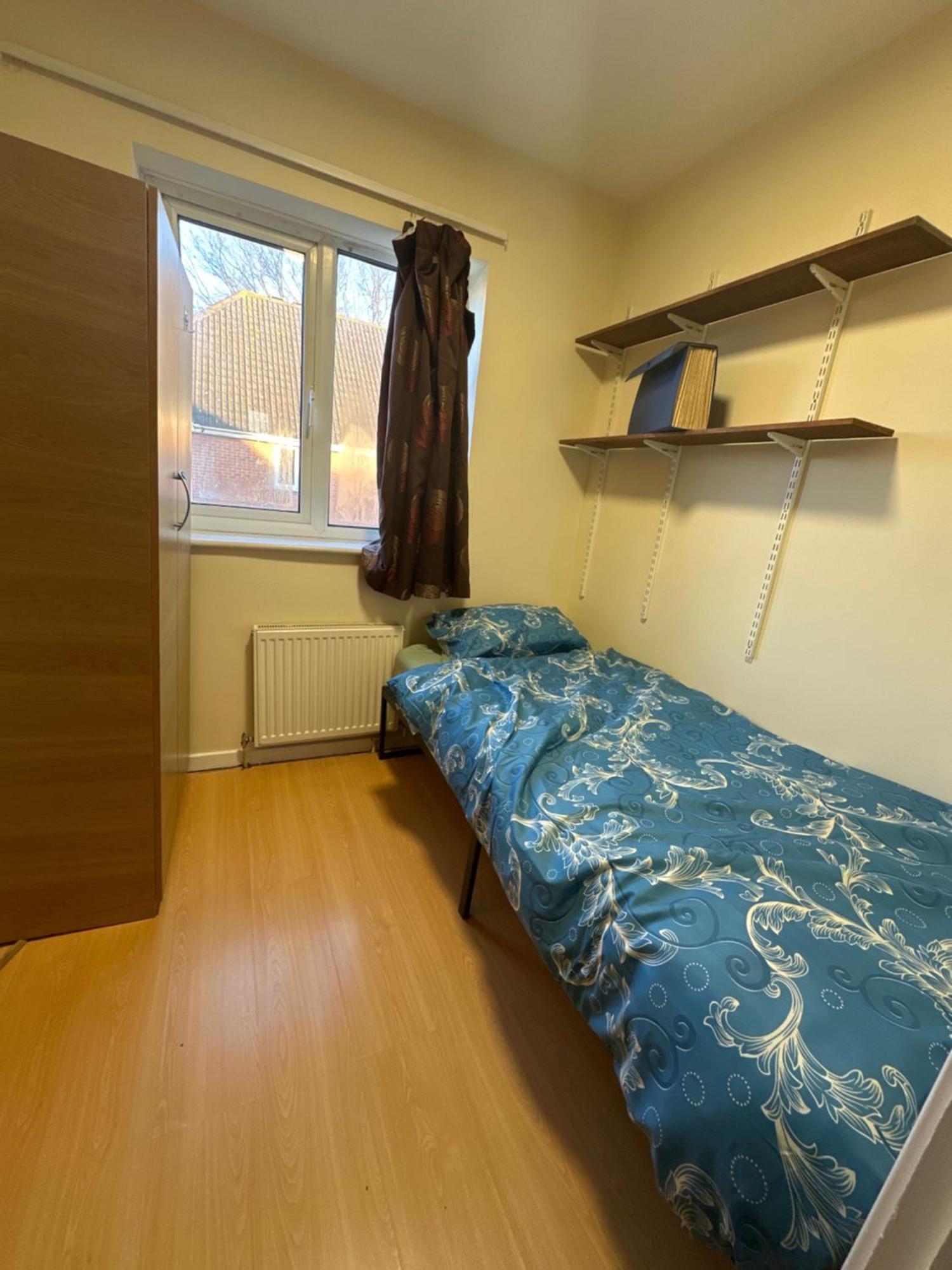 Nice Double Room In Heart Of Лондон Экстерьер фото
