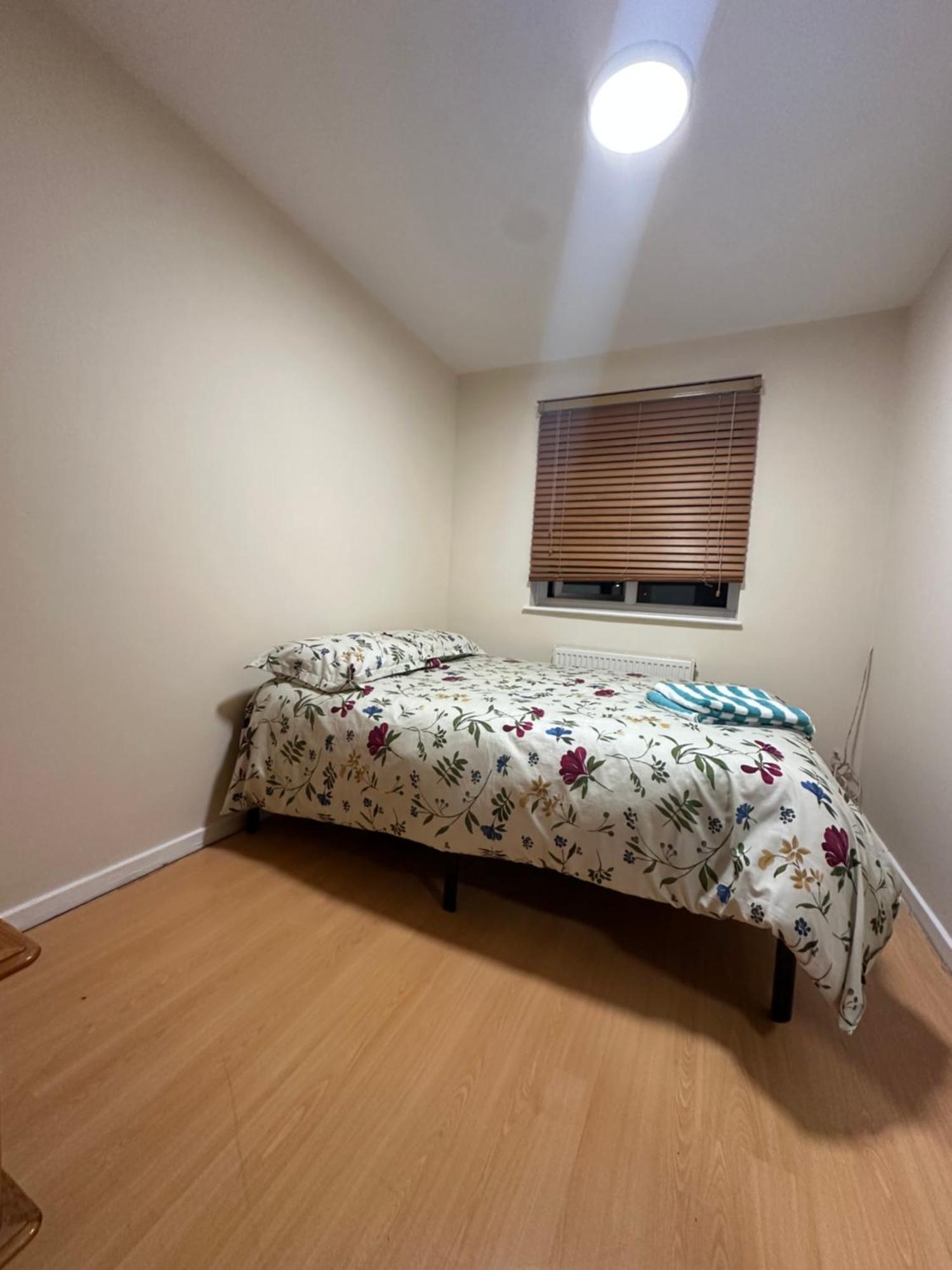 Nice Double Room In Heart Of Лондон Экстерьер фото